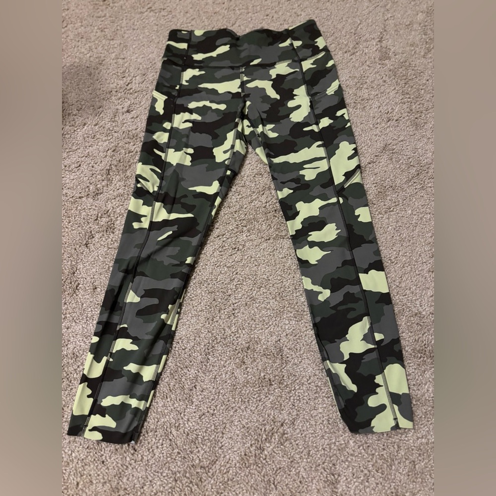 Lululemon Green Camouflage Swift Speed HR Tight 28’ Size 8